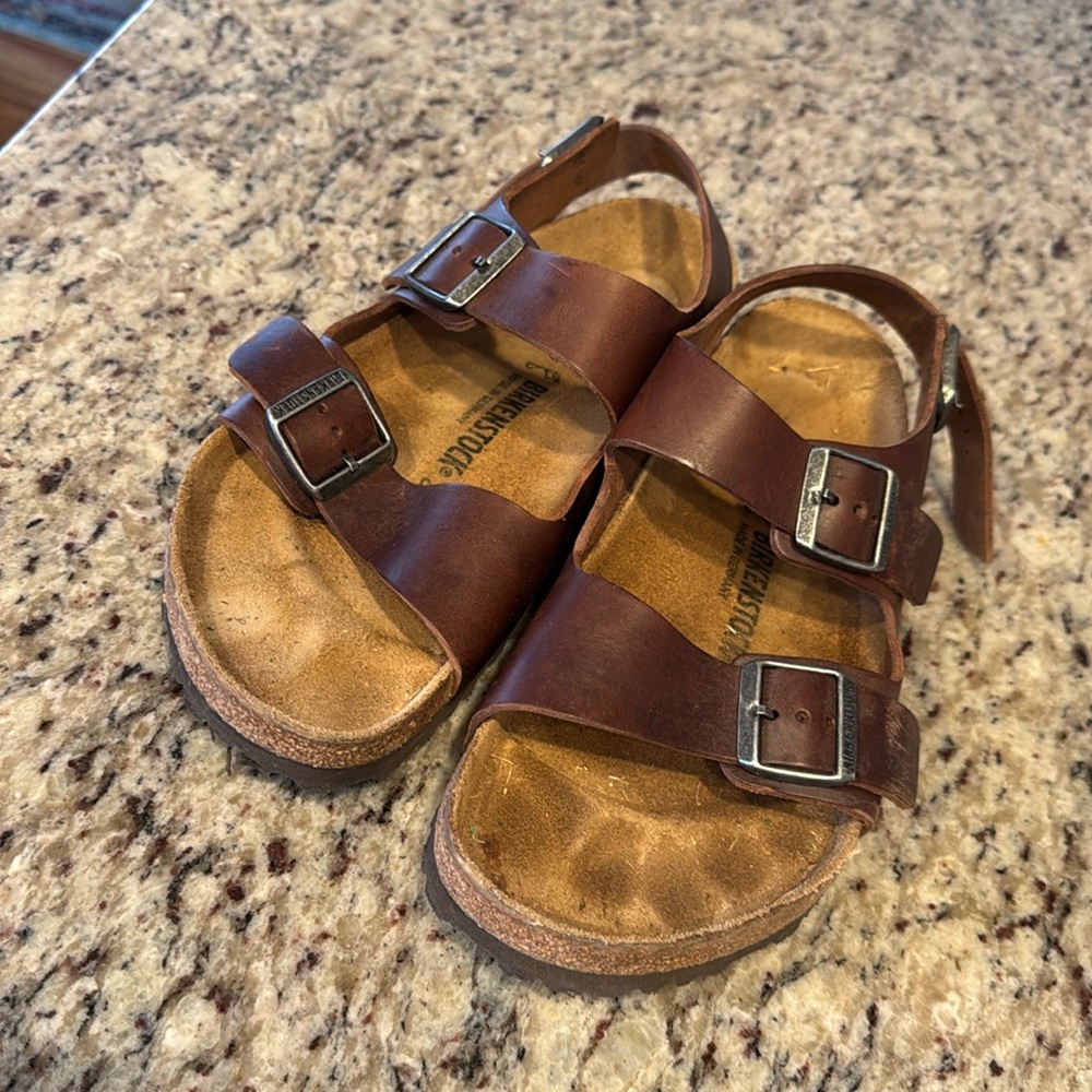 Like new Birkenstocks. Dark brown. Size 45. Worn twice.